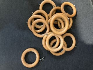 Argollas cortinas madera natural
