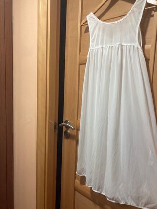 precioso camison blanco con escote de puntilla