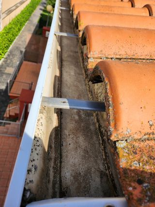 COLOCACIÓN Y REPARACION DE CANALONES 
