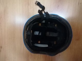 Casco patines