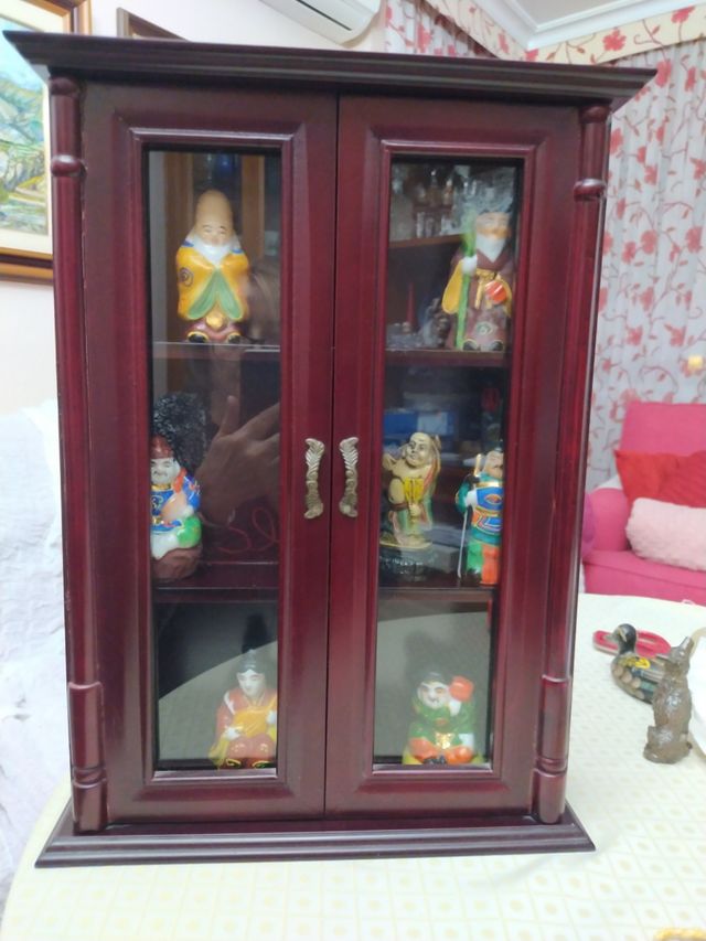 Armario colección figuritas porcelana