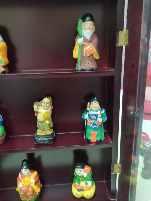 Armario colección figuritas porcelana