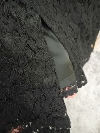 E070-Falda encaje negra talla 36