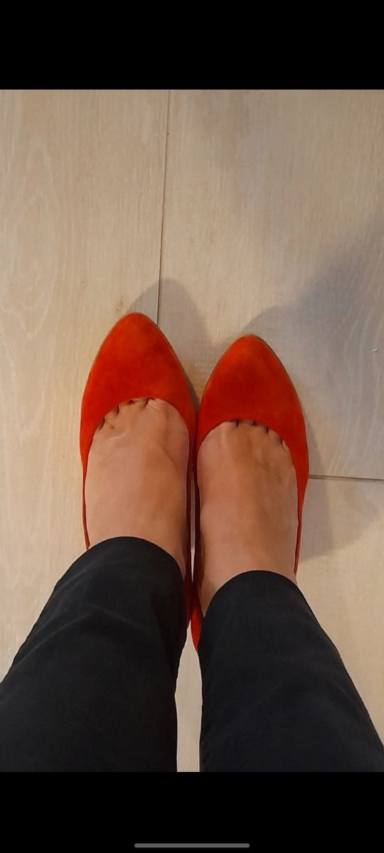 Alissia. Décolleté scamosciate rosse