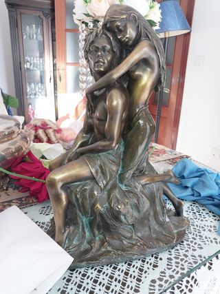 Estatua de bronce