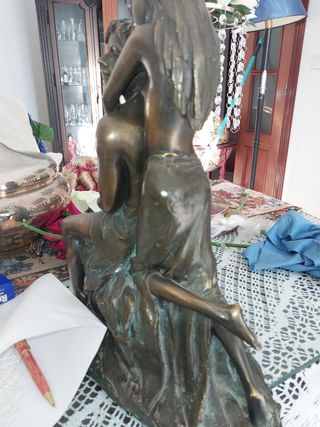 Estatua de bronce