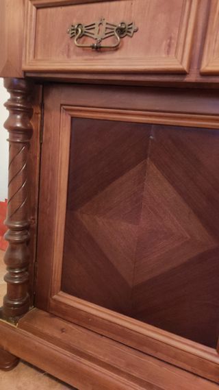 URGE. Cómoda antigua restaurada.