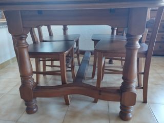 Mesa madera y sillas