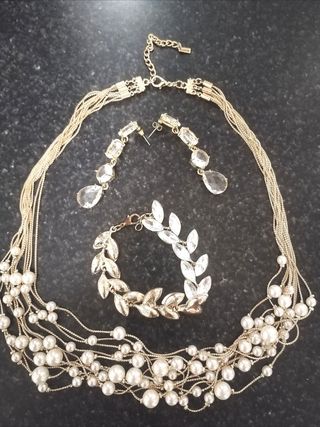 Bisuteria Collar, pendientes y pulsera 