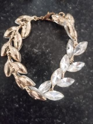 Bisuteria Collar, pendientes y pulsera 