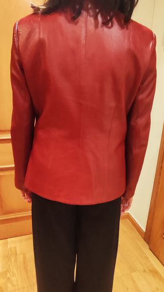 Chaqueta de piel granate