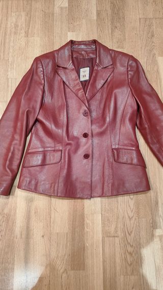 Chaqueta de piel granate
