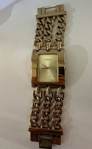 reloj guess heavy metal oro