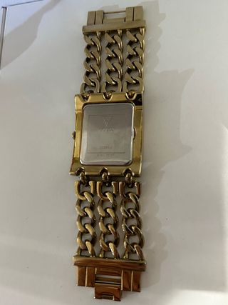 reloj guess heavy metal oro