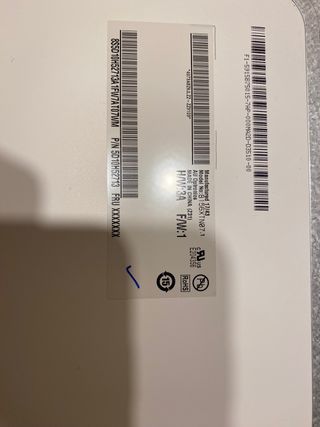 Pantalla de ordenador y cargador LENOVO