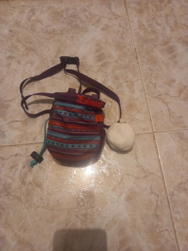 Arnes infantil hasta 40kg y Magnesera