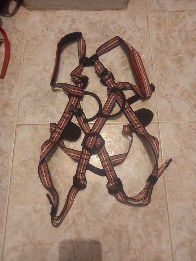 Arnes infantil hasta 40kg y Magnesera