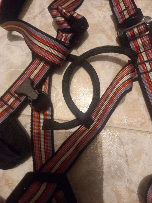 Arnes infantil hasta 40kg y Magnesera