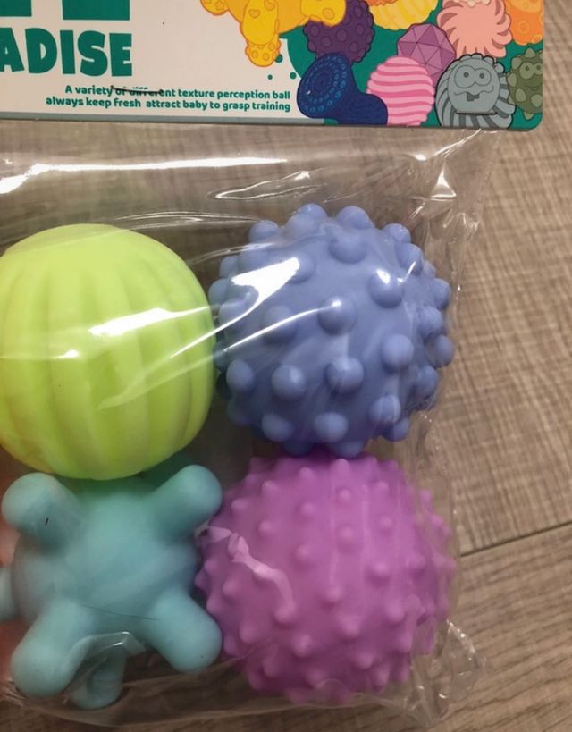 Confezione di palline sensoriali per neonati 