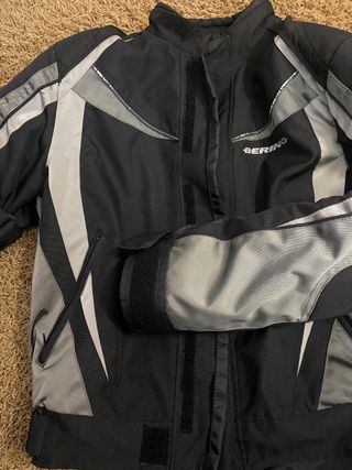 Chaqueta moto con protecciones