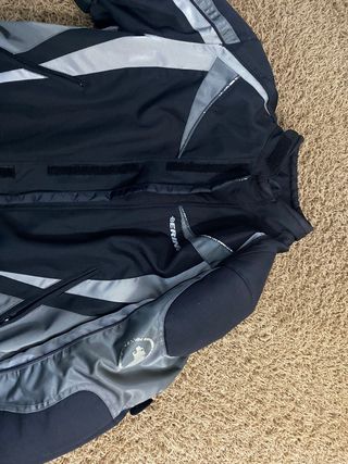 Chaqueta moto con protecciones