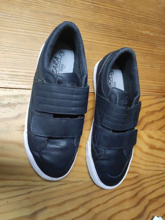 Zapatilla deportiva con velcro