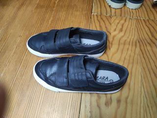 Zapatilla deportiva con velcro