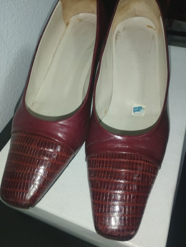 Zapatos señora de auténtica piel núm 38 burdeos