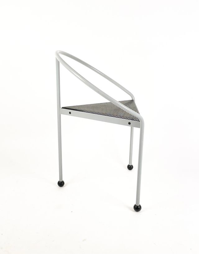 Silla postmoderna “bermudas” by C.Miret por Amat