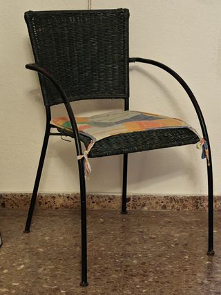 Sillas terraza o jardín forja y mimbre.