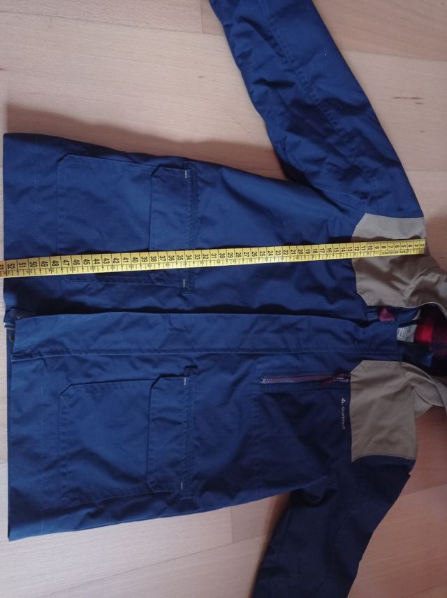 Chubasquero- abrigo de Decathlon.6 años