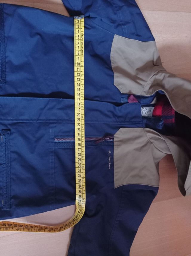 Chubasquero- abrigo de Decathlon.6 años