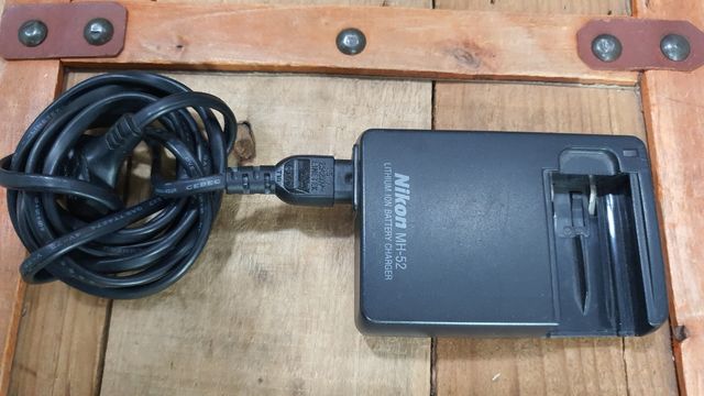 Cargador batería cámara Nikon mh52