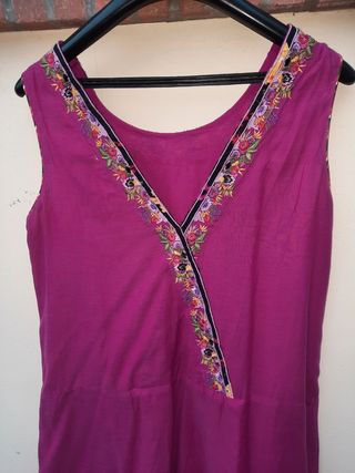 Vestido con flores bordadas