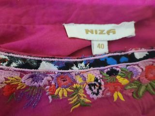 Vestido con flores bordadas