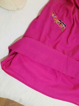 Vestido con flores bordadas