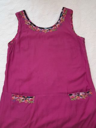 Vestido con flores bordadas
