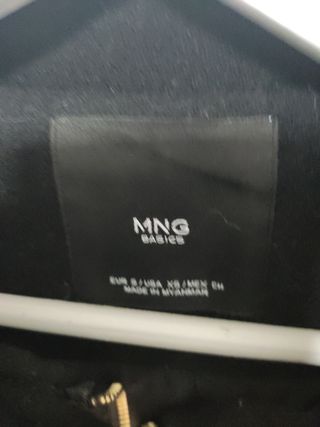 Abrigo Parca forrada  negro mango talla
