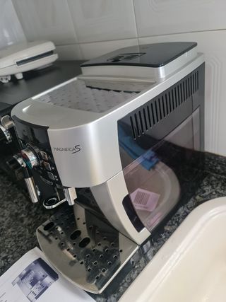 Cafetera superautomatica delonghi Magnífica2