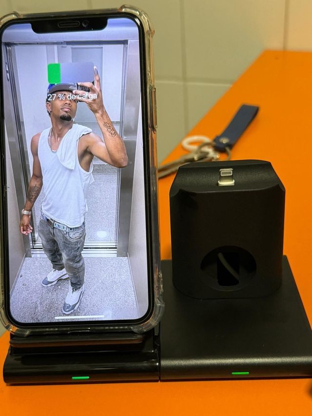 cargador para movil, reloj y auriculares