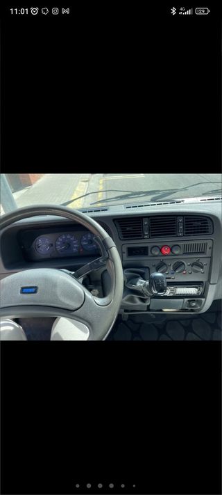 Furgoneta camper del 2001 lista para vivir