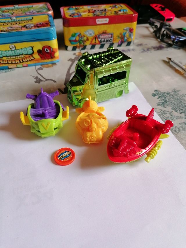 Heladería zomlings y vehículos,súper zings