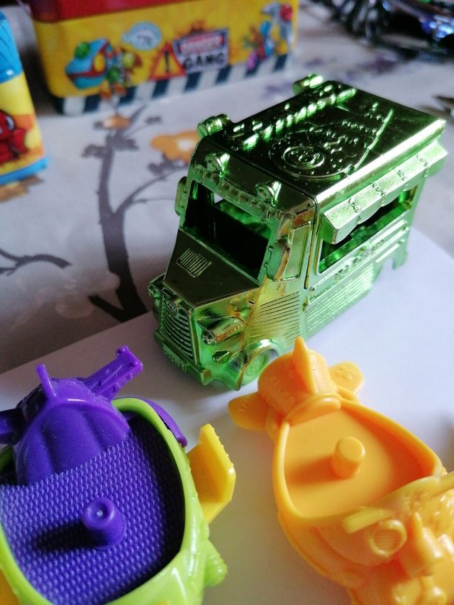 Heladería zomlings y vehículos,súper zings