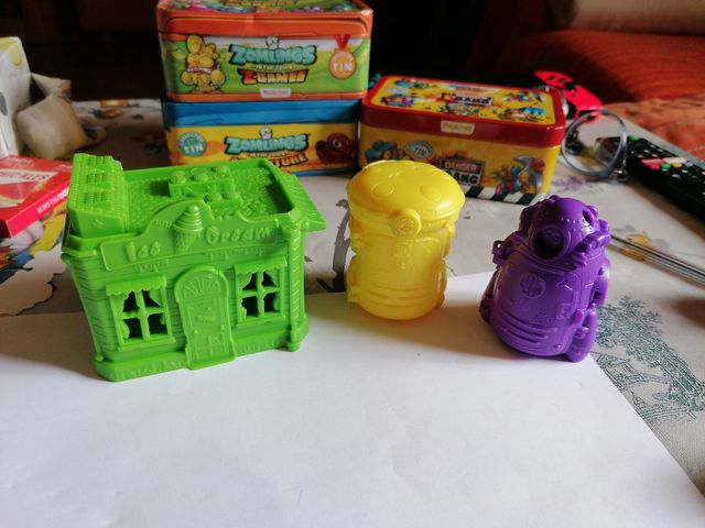 Zomlings heladería y cápsulas vale para superzings