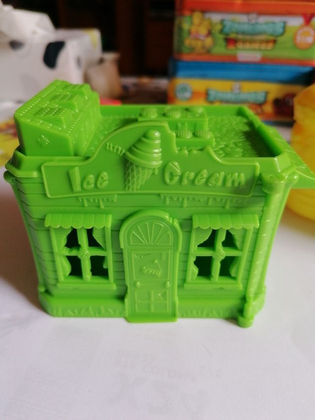 Zomlings heladería y cápsulas vale para superzings