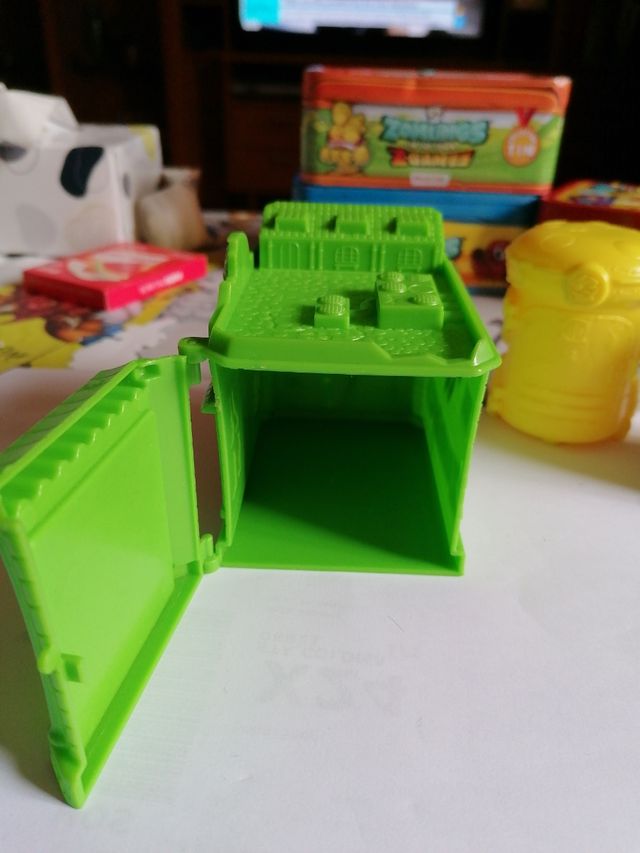 Zomlings heladería y cápsulas vale para superzings