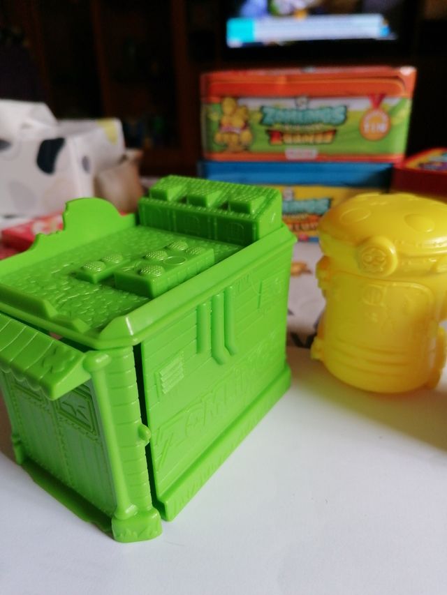 Zomlings heladería y cápsulas vale para superzings