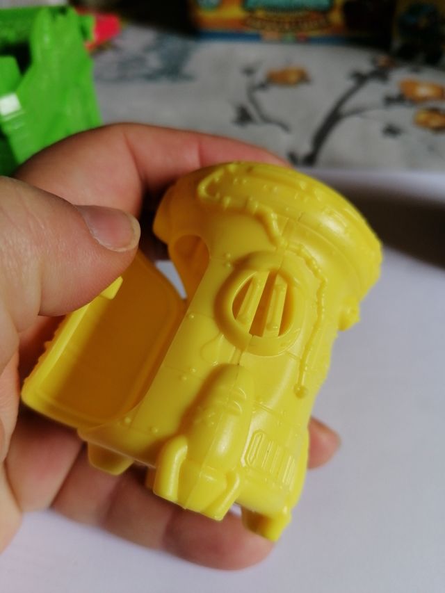 Zomlings heladería y cápsulas vale para superzings