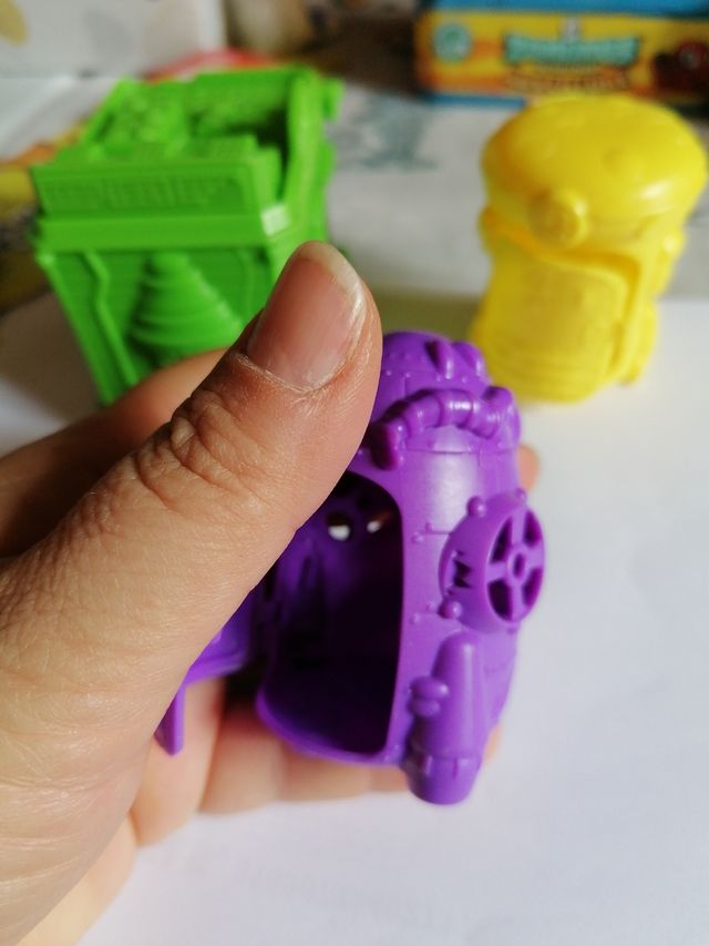 Zomlings heladería y cápsulas vale para superzings