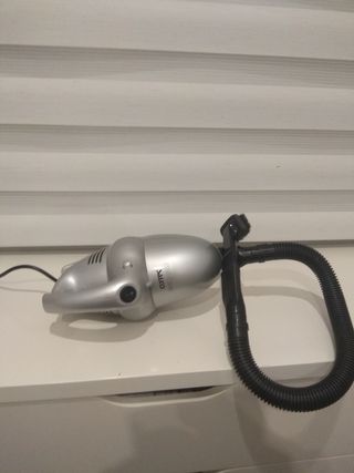 PEQUEÑO ASPIRADOR DE MANO
